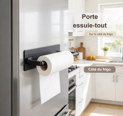 Porte essuie-tout aimanté sur le côté d'un réfrigérateur