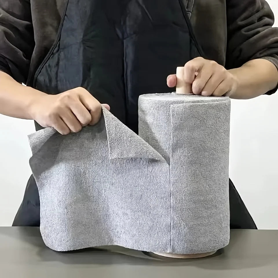 Feuille détachée du rouleau d’essuie-tout microfibre